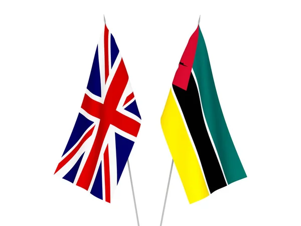 Bandeiras Tecido Nacional Grã Bretanha República Moçambique Isoladas Sobre Fundo — Fotografia de Stock
