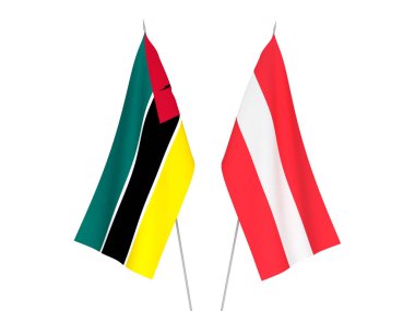 Mozambik Cumhuriyeti ve Avusturya 'nın ulusal kumaş bayrakları beyaz arka planda izole edildi. 3d resimleme.