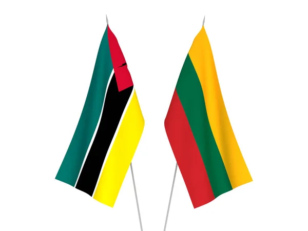 Nationale Stoffen Vlaggen Van Litouwen Republiek Mozambique Geïsoleerd Witte Achtergrond — Stockfoto