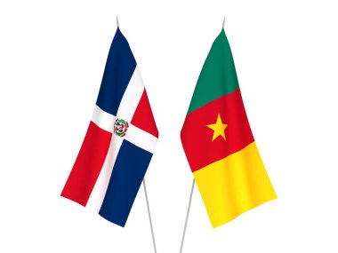 Beyaz arka planda Dominik Cumhuriyeti ve Kamerun 'un ulusal kumaş bayrakları izole edildi. 3d resimleme.
