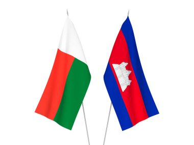 Madagaskar 'ın ulusal kumaş bayrakları ve Kamboçya Krallığı beyaz arka planda izole edildi. 3d resimleme.
