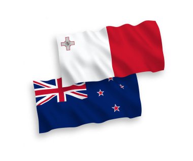 Beyaz arka planda Malta ve Yeni Zelanda 'nın ulusal taşıyıcı kumaş bayrakları izole edildi. 1 'e 2 oranında.