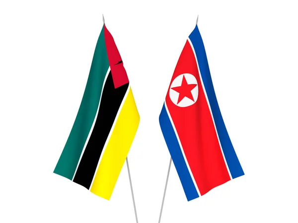 Vlaggen van Mozambique en Noord-Korea — Stockfoto