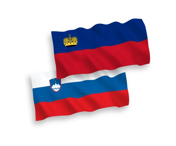 Flagi Słowenii i Liechtensteinu na białym tle — Wektor stockowy