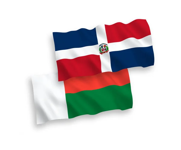 Bandiere della Repubblica Dominicana e del Madagascar su sfondo bianco — Vettoriale Stock