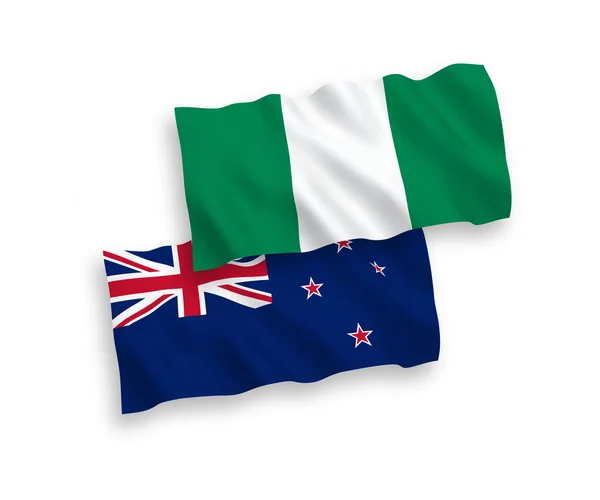 新西兰和尼日利亚在白色背景下孤立的国家病媒织物波浪旗 1比2的比例 — 图库矢量图片