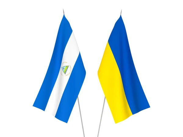 우크라이나와 니카라과의 깃발은 바탕에 떨어져 있었다 렌더링 — 스톡 사진