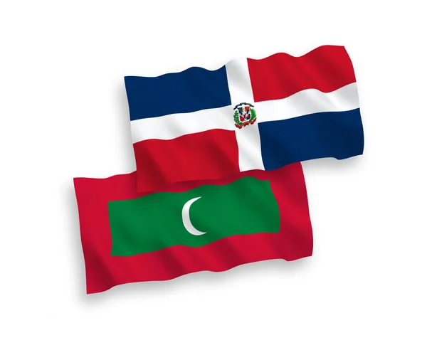 多米尼加共和国和马尔代夫在白色背景下孤立的国家病媒织物波浪旗 1比2的比例 — 图库矢量图片