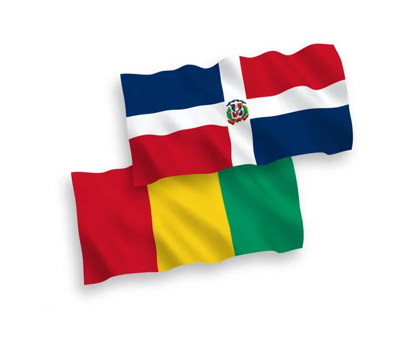Drapeaux Nationaux Vectoriels Des Vagues Tissu République Dominicaine Guinée Isolés — Image vectorielle