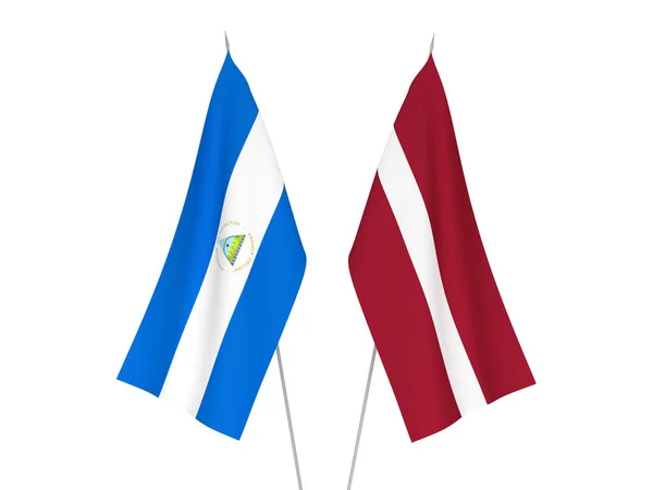 Narodowe Flagi Tkanin Łotwy Nikaragui Izolowane Białym Tle Ilustracja Renderowania — Zdjęcie stockowe