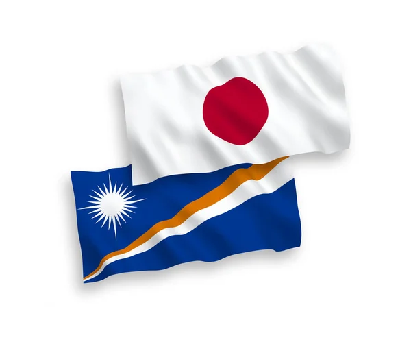 日本とマーシャル諸島の国旗が白地に隔離されている — ストックベクタ