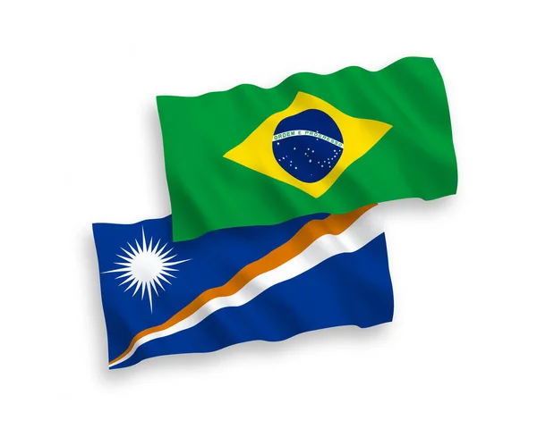 하얀 배경에 있는 브라질 과 마셜 제도 공화국의 깃발 — 스톡 벡터