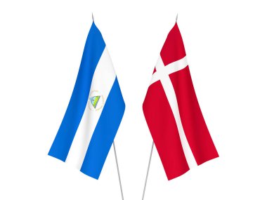 Nikaragua ve Danimarka bayrakları