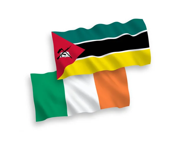Nemzeti Vektor Szövet Hullám Zászlók Írország Mozambiki Köztársaság Elszigetelt Fehér — Stock Vector