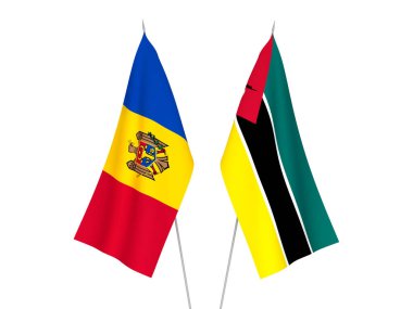 Mozambik Cumhuriyeti ve Moldova 'nın ulusal kumaş bayrakları beyaz arka planda izole edildi. 3d resimleme.
