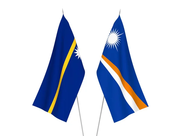 Narodowe Flagi Tkanin Republiki Wysp Marshalla Republiki Nauru Izolowane Białym — Zdjęcie stockowe