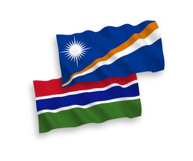 Marshall Adaları Cumhuriyeti ve Gambiya Cumhuriyeti 'nin ulusal taşıyıcı kumaş bayrakları beyaz arka planda izole edilmiştir. 1 'e 2 oranında.