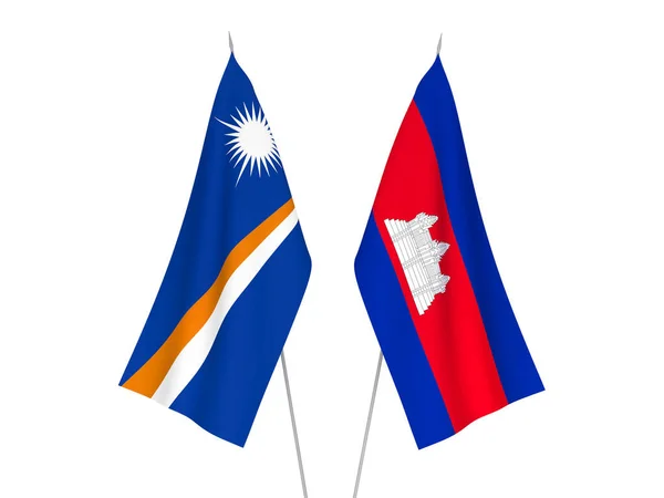 Bandeiras Tecido Nacional República Das Ilhas Marshall Reino Camboja Isoladas — Fotografia de Stock