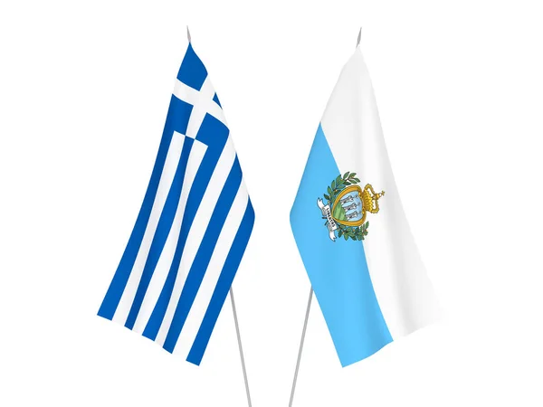 Σημαίες Υφάσματος Της Ελλάδας Και Του Αγίου Μαρίνου Λευκό Φόντο — Φωτογραφία Αρχείου