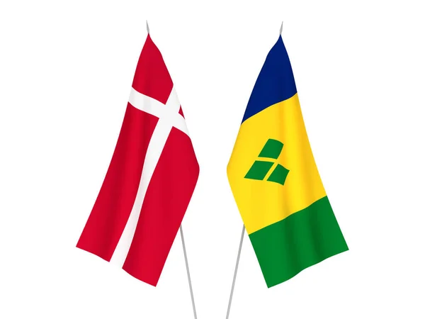 圣文森特和格林纳丁斯及丹麦的国家织物旗帜以白色背景隔开 3D渲染说明 — 图库照片