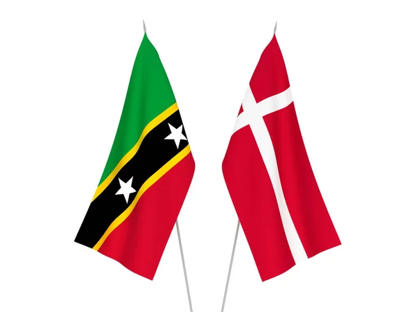 Nationalfahnen Der Föderation Von Christopher Und Nevis Und Dänemark Isoliert — Stockfoto