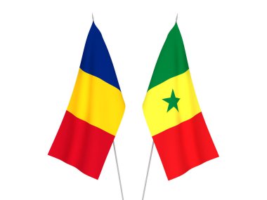 Romanya ve Senegal Cumhuriyeti 'nin ulusal kumaş bayrakları beyaz arka planda izole edildi. 3d resimleme.