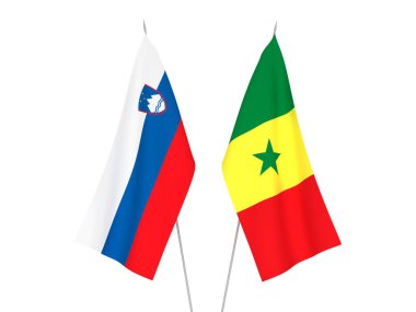 Slovenya ve Senegal Cumhuriyeti 'nin ulusal kumaş bayrakları beyaz arka planda izole edildi. 3d resimleme.