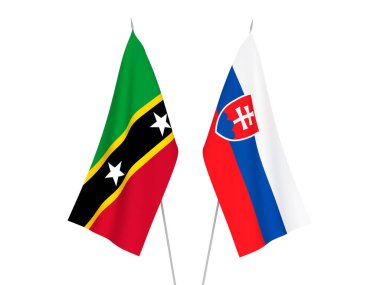 Beyaz arka planda Saint Christopher, Nevis ve Slovakya Federasyonu bayrakları izole edildi. 3d resimleme.