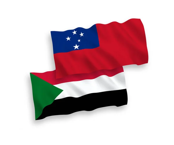 在白色背景下孤立的萨摩亚和苏丹独立国家的国家病媒织物波浪旗 1比2的比例 — 图库矢量图片