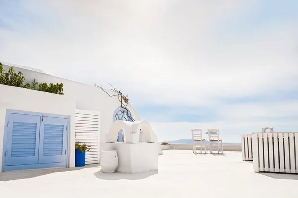 Fehér építészet Santorini szigeten, Görögország — Stock Fotó