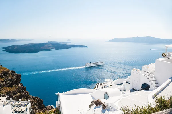 Arquitectura blanca en la isla de Santorini, Grecia — Foto de Stock