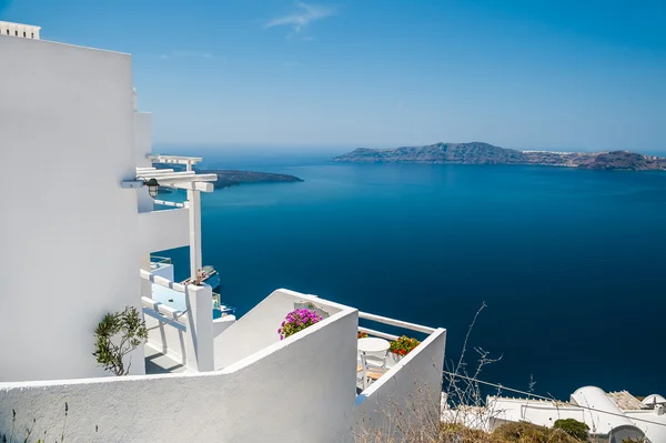 Bílá architektura na ostrově Santorini, Řecko — Stock fotografie