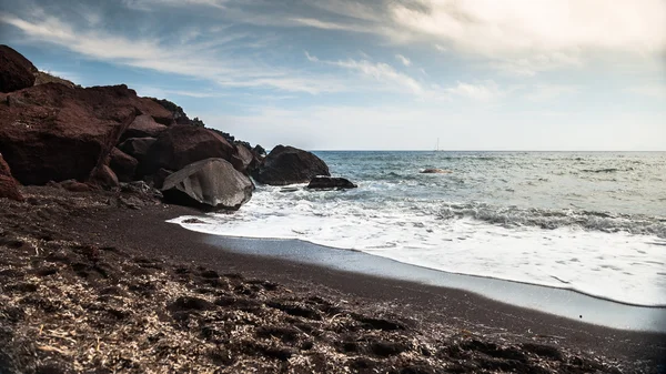 Beautiful seacoast of the black sand — Stock Photo, Image