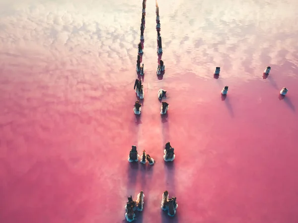 Солевая Промышленность Розовом Озере Небо Отражается Поверхности Воды Абстрактный Природный — стоковое фото