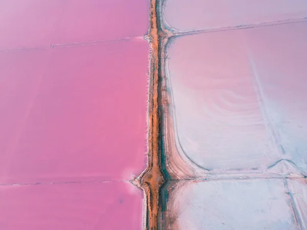 분홍색 호수에 공중에서 아래로 내려다본 자연적 배경을 혼동하지 마십시오 반도에 — 스톡 사진