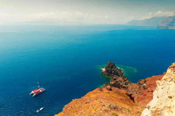Yacht Seacoast Santorini Island Greece Summer Seascape Blue Sky Blue — Stock Photo, Image
