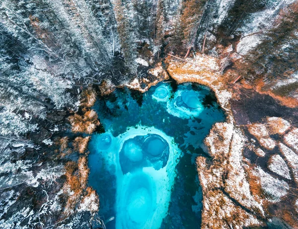 Голубое Гейзерное Озеро Осеннем Лесу После Снегопада Алтайские Горы Сибирь — стоковое фото