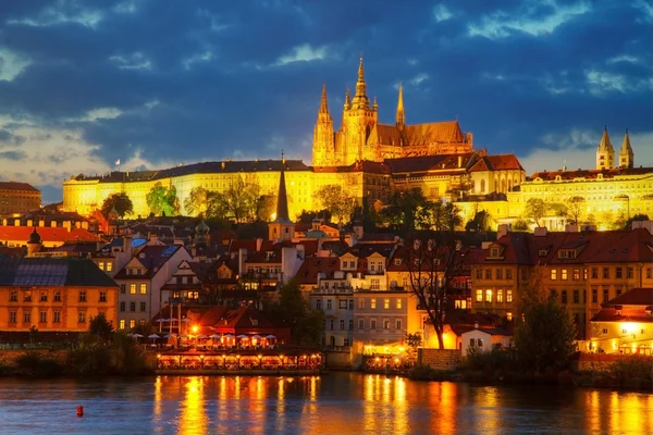 Overview of old Prague from Charles bridge — Stock Photo, Image
