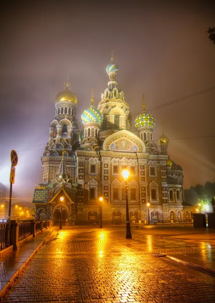 Retter auf Blutkathedrale in St. Petersburg, Russland — Stockfoto