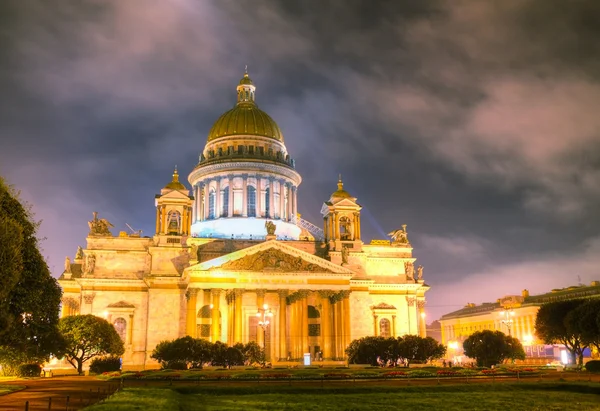 Ісаакіївський собор (Isaakievskiy собор) в Санкт-Петербурзі — стокове фото