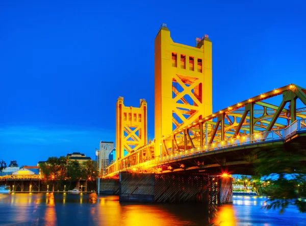 Золоті ворота підйомний міст в Сакраменто — стокове фото