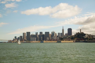 Şehir san Francisco Körfezi görüldüğü gibi