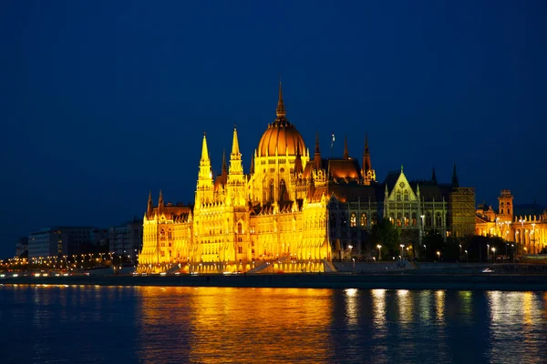 Budynek parlamentu węgierskiego w Budapeszcie — Zdjęcie stockowe