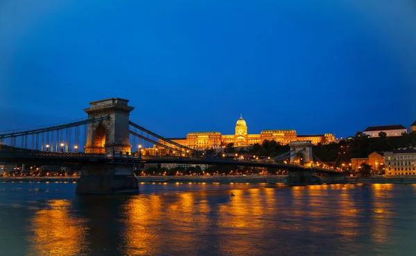 Szechenyi visutý most v Budapešti, Maďarsko — Stock fotografie