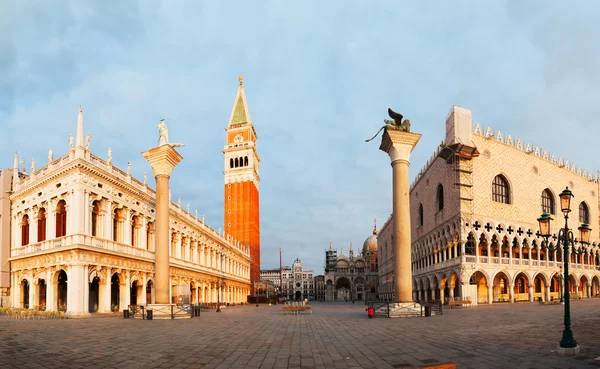 Panoramautsikt över san marco torg i Venedig, Italien — Stockfoto