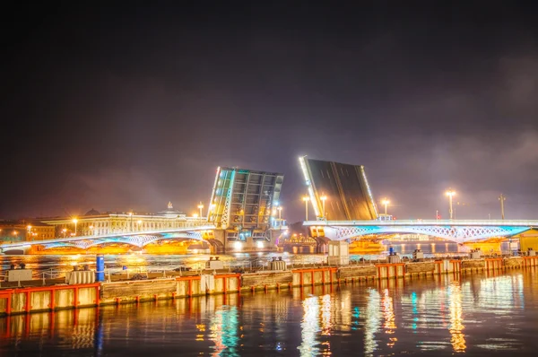 Most zwodzony w Sankt petersburg, Federacja Rosyjska — Zdjęcie stockowe
