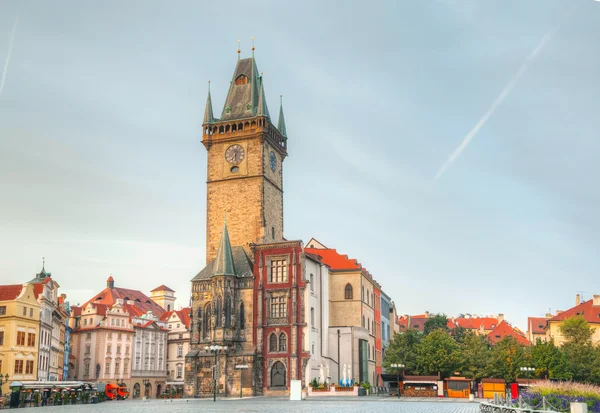 Oude stadhuis in Praag in de ochtend — Stockfoto