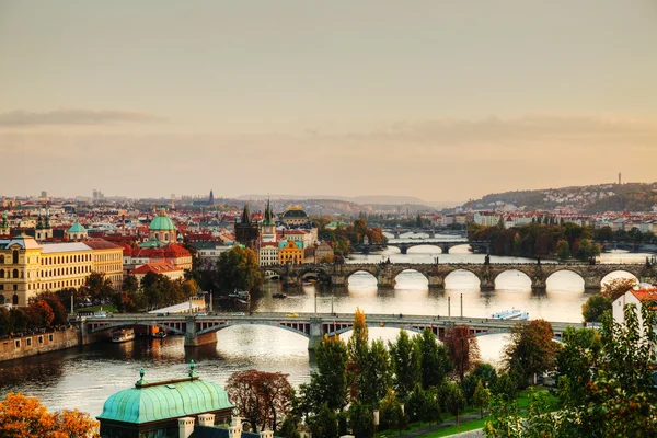 Panoramica della vecchia Praga con ponte Carlo — Foto Stock