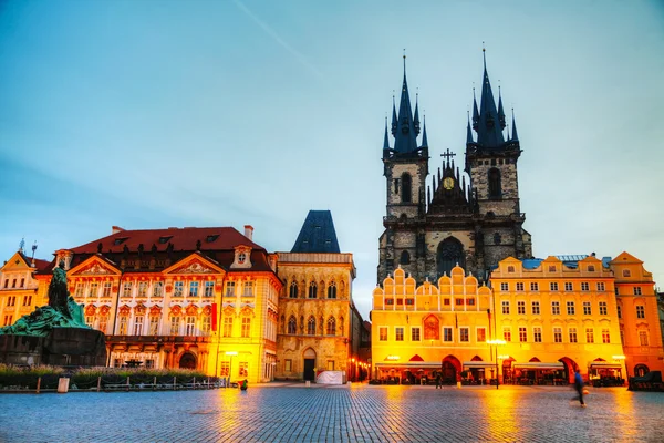 Igreja de Nossa Senhora antes de Tyn em Praga ao nascer do sol — Fotografia de Stock