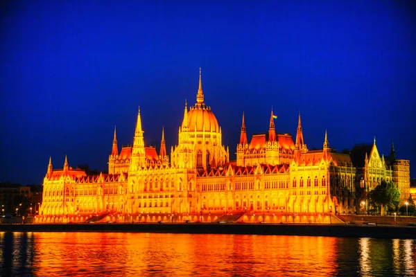 Edifício do Parlamento húngaro em Budapeste — Fotografia de Stock